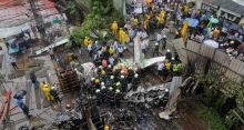 <font style='color:#000000'>Chartered plane crashes in Mumbai: 5 dead</font>