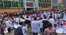 <font style='color:#000000'>Medical students block Dhaka-Mymensingh highway</font>