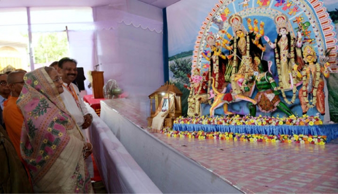 সোমবার ঢাকায় প্রধানমন্ত্রী শেখ হাসিনা রামকৃষ্ণ মিশন পূজামণ্ডপ পরিদর্শন করেন-এবিনিউজ