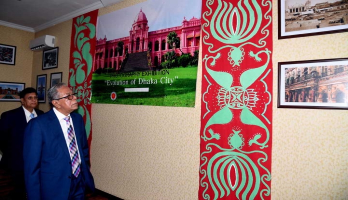 বুধবার রাষ্ট্রপতি মোঃ আবদুল হামিদকে উজবেকিস্তানের রাজধানী তাসখন্দে বাংলাদেশ দূতাবাস পরিদর্শন করেন -পিআইডি