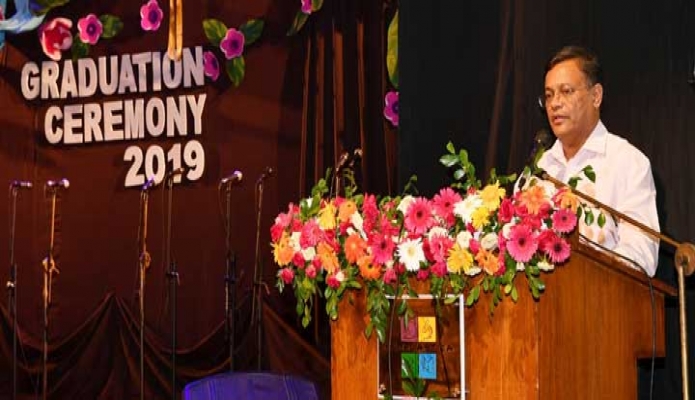 শনিবার তথ্যমন্ত্রী ড. হাছান মাহমুদ ঢাকায় স্কলাস্টিকা স্কুলে দ্বাদশ শ্রেণীর Graduation Ceremony -তে প্রধান অতিথির বক্তৃতা করেন-পিআইডি