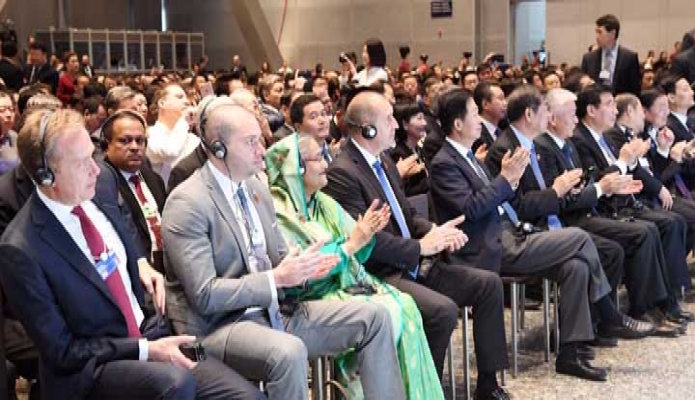 মঙ্গলবার প্রধানমন্ত্রী শেখ হাসিনা চীনের দালিয়ান ইন্টারন্যাশনাল কনফারেন্স সেন্টারে Economic  Forum ( WEF ) Summer Davos এর উদ্বোধন অনুষ্ঠানে অংশগ্রহণ করেন -পিআইডি
