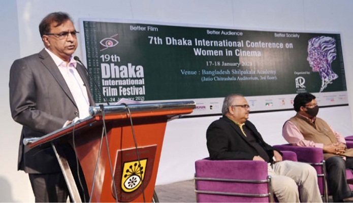 রবিবার সংস্কৃতি বিষয়ক প্রতিমন্ত্রী কে এম খালিদ ঢাকায় বাংলাদেশ শিল্পকলা একাডেমির জাতীয় চিত্রশালা মিরনায়তনে ‘7th  Dhaka Internitional Conference on Women in Cinema’ শীর্ষক অনুষ্ঠানে প্রধান অতিথির বক্তৃতা করেন -পিআইডি