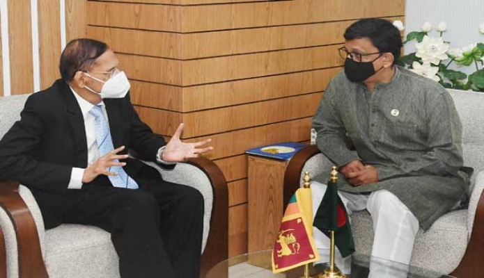 মঙ্গলবার নৌপরিবহন প্রতিমন্ত্রী খালিদ মাহমুদ চৌধুরীর সাথে তাঁর অফিসকক্ষে শ্রীলংকার পররাষ্ট্রমন্ত্রী Prof  Ganmini Lakahman Peiris সাক্ষাৎ করেন -পিআইডি