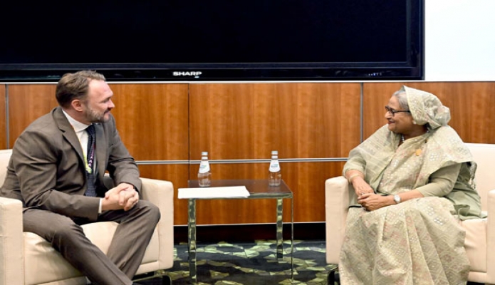 মঙ্গলবার প্রধানমন্ত্রী শেখ হাসিনার সাথে কাতার ন্যাশনাল কনভেশন সেন্টারে ডেনমার্কের উন্নয়ন সহযোগিতার মন্ত্রী ‘Dan Joegersen’ সাক্ষাৎ করেন -পিআইডি