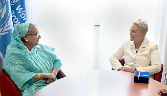 সোমবার প্রধানমন্ত্রী শেখ হাসিনার সাথে ইতালির রোমে FAO সদরদপ্তরে WFP -এর নির্বাহী পরিচালক Cindy Hensley McCain সাক্ষাৎ করেন -পিআইডি