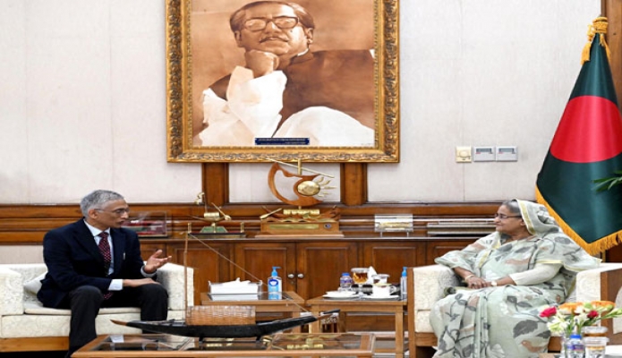 বৃহস্পতিবার প্রধানমন্ত্রী শেখ হাসিনার সাথে গণভবনে বিশ্বব্যাংকের নির্বাহী পরিচালক Parameswaran Iyer সাক্ষাৎ করেন -পিআইডি